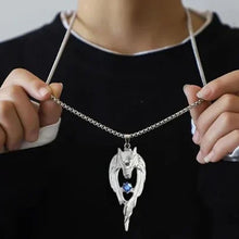 Load image into Gallery viewer, Glowing Wolf Necklace