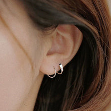 Load image into Gallery viewer, Spiral Hoop Twist Earrings