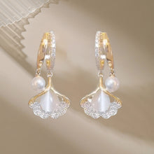 Load image into Gallery viewer, Apricot Leaf Pearl Earrings