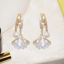 Load image into Gallery viewer, Apricot Leaf Pearl Earrings