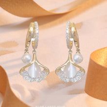 Load image into Gallery viewer, Apricot Leaf Pearl Earrings