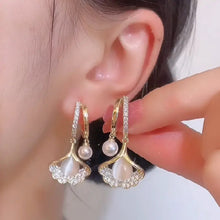 Load image into Gallery viewer, Apricot Leaf Pearl Earrings