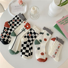 Load image into Gallery viewer, 3D Textured Floral Socks