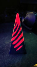 Load image into Gallery viewer, Imposible Pyramid Passthrough-skulptur