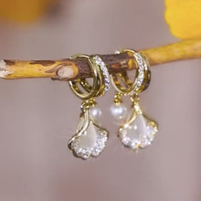 Load image into Gallery viewer, Apricot Leaf Pearl Earrings