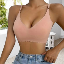 Load image into Gallery viewer, Women's Solid Scallop Trim Wireless Push Up Bra