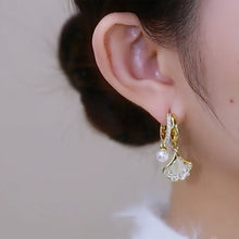 Load image into Gallery viewer, Apricot Leaf Pearl Earrings