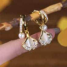 Load image into Gallery viewer, Apricot Leaf Pearl Earrings