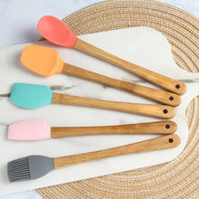 Load image into Gallery viewer, Silicone Spatula With Wooden