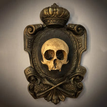 Load image into Gallery viewer, Hanging Skull Plaque