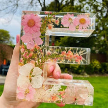 Load image into Gallery viewer, Nattlys med tørkede blomsterbokstaver