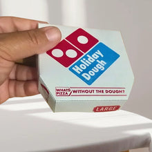 Load image into Gallery viewer, Pengeholder av pizzadeig i miniformat