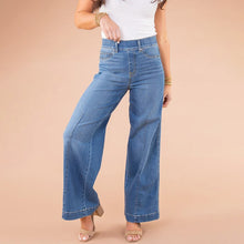 Load image into Gallery viewer, Seamed Front Wide Leg Jeans