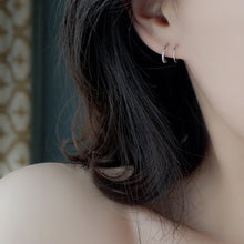 Load image into Gallery viewer, Minimalist Double Twist Earring