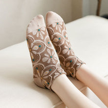 Load image into Gallery viewer, Women's Embossed Floral Cotton Socks