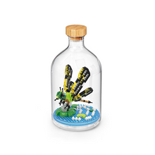 Load image into Gallery viewer, Insect Collection Building Blocks with Glass Display Bottle