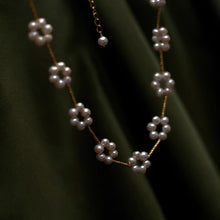 Load image into Gallery viewer, Flower Pearl Necklace