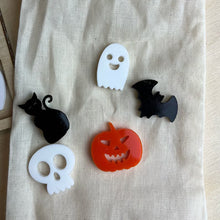 Load image into Gallery viewer, Wooden Halloween Tic Tac Toe Board Boo