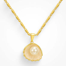 Load image into Gallery viewer, Vintage Mermaid Pearl Shell Necklace