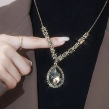 Load image into Gallery viewer, Super Sparkling Crystal Necklace