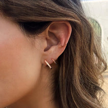 Load image into Gallery viewer, Minimalist Double Twist Earring