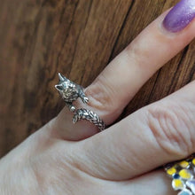 Load image into Gallery viewer, Adjustable Hugging Feline Ring