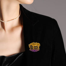 Load image into Gallery viewer, Limited Edition War Horse Remembered Brooch