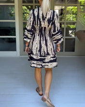 Load image into Gallery viewer, V neck three quarter sleeve dress