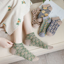 Load image into Gallery viewer, Women's Embossed Floral Cotton Socks