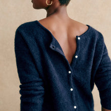 Load image into Gallery viewer, Button Super Soft Kint Cardigan