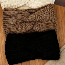 Load image into Gallery viewer, Hand-Knitted Warm Yarn Headband