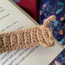 Load image into Gallery viewer, Crochet Dachshund Bookmark