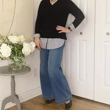 Load image into Gallery viewer, Seamed Front Wide Leg Jeans
