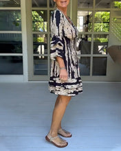 Load image into Gallery viewer, V neck three quarter sleeve dress