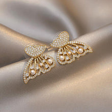 Load image into Gallery viewer, Butterfly Earrings With Pearls And Diamonds