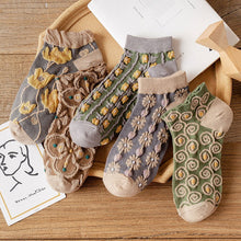 Load image into Gallery viewer, Women's Embossed Floral Cotton Socks