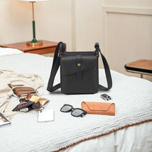 Load image into Gallery viewer, Leather shoulder bag with unique design