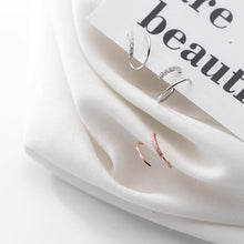 Load image into Gallery viewer, Minimalist Double Twist Earring