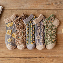 Load image into Gallery viewer, Women's Embossed Floral Cotton Socks