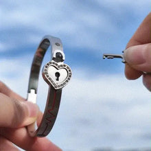 Load image into Gallery viewer, Lock Bracelet and Key Necklace Set