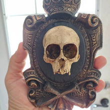 Load image into Gallery viewer, Hanging Skull Plaque