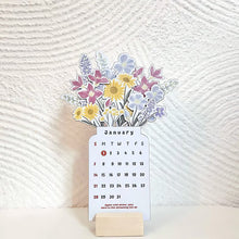 Load image into Gallery viewer, 2025 blomstrende skrivebordskalender