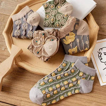 Load image into Gallery viewer, Women's Embossed Floral Cotton Socks
