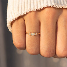 Load image into Gallery viewer, Flower Leaf Opal Ring