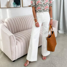 Load image into Gallery viewer, Seamed Front Wide Leg Jeans
