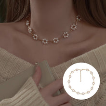 Load image into Gallery viewer, Flower Pearl Necklace
