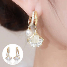 Load image into Gallery viewer, Apricot Leaf Pearl Earrings