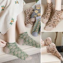 Load image into Gallery viewer, Women's Embossed Floral Cotton Socks