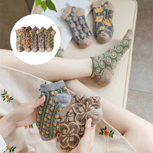 Load image into Gallery viewer, Women's Embossed Floral Cotton Socks