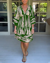 Load image into Gallery viewer, V neck three quarter sleeve dress